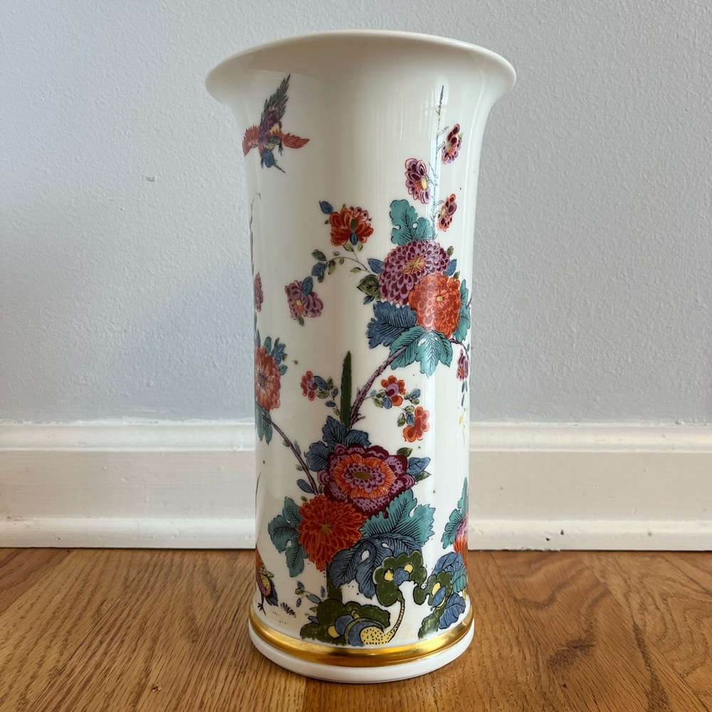 Vintage/collectible Saxony Vase a reproduction of a Meissen Vase, Circa 1725.